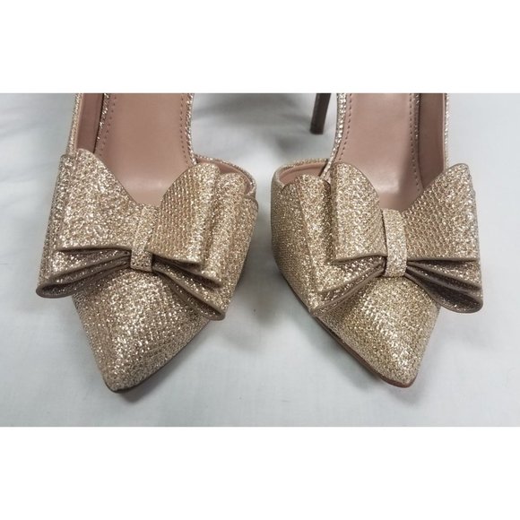 Betsey Johnson Sz. 7.5 Prince Gold Metallic Bow Front Pointed Toe Stiletto - Picture 2 of 7